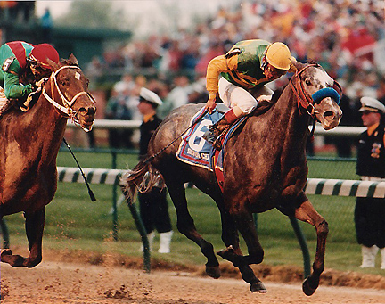Silver Charm venciendo el 1997 Kentucky Derby, foto Thoroughbredmemories.com